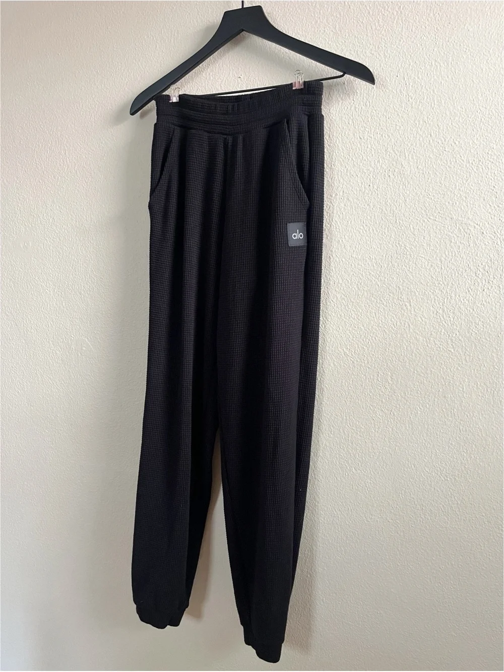 alo yoga • waffle weekend escape jogger